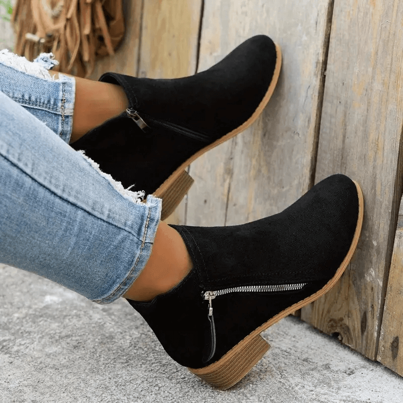 Fiora - Vintage Boots in Classic Style