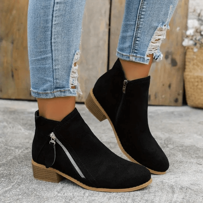 Fiora - Vintage Boots in Classic Style