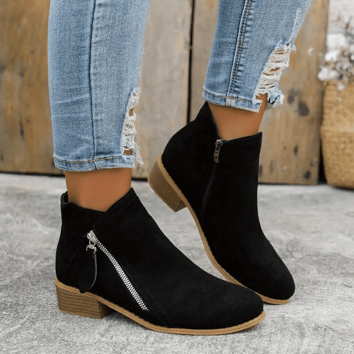 Fiora - Vintage Boots in Classic Style