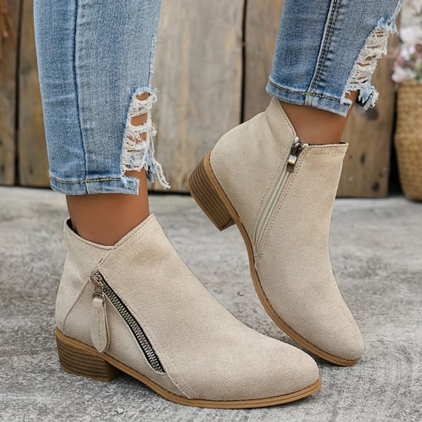 Fiora - Vintage Boots in Classic Style