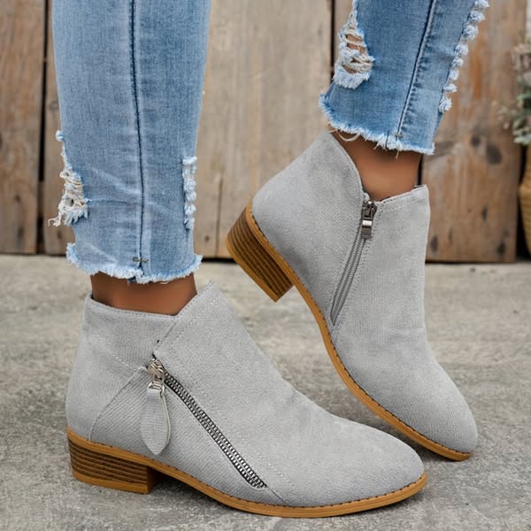 Fiora - Vintage Boots in Classic Style
