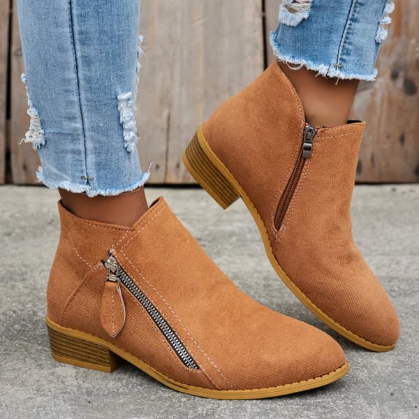 Fiora - Vintage Boots in Classic Style